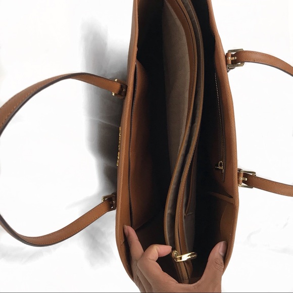 ‼️SOLD‼️Michael Kors Tote - Picture 5 of 8